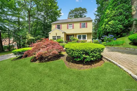 99 Spencer Dr, New Rochelle, NY 10801