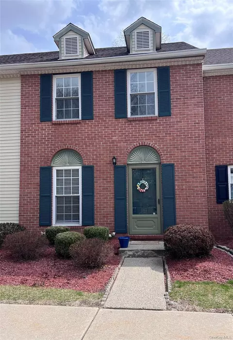 22 Yorkshire Ter, Washingtonville, NY 10992