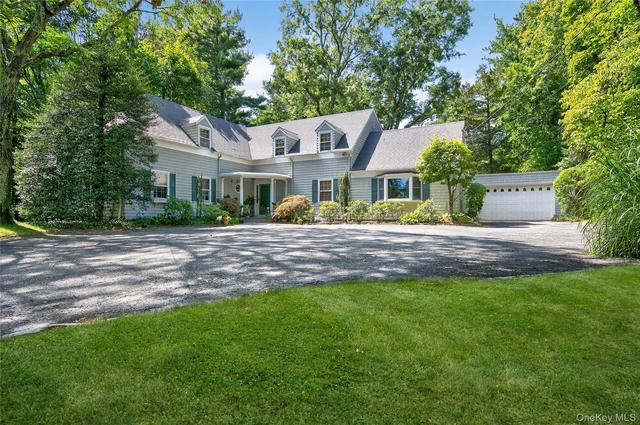 61 Weir Ln, Locust Valley, NY 11560