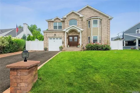 45 Meeting Ln, Hicksville, NY 11801