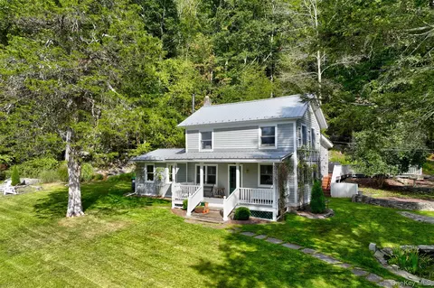 182 Lcpl Jacob Beisel Rd, Lackawaxen, PA 18435