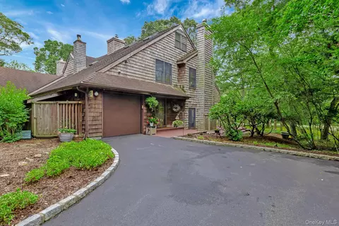 204 Pepperidge Lake Rd, Eastport, NY 11941
