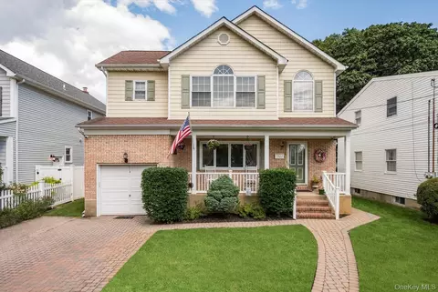 1741 Pettit Ave, Merrick, NY 11566