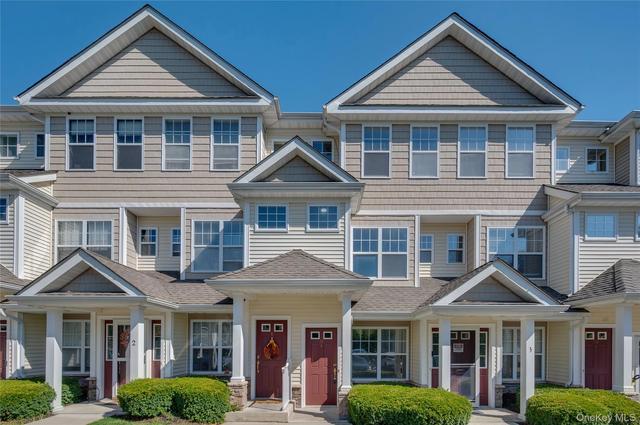 19 Putters Way #9, Wallkill, NY 10940