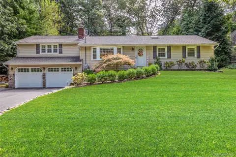 31 Mill Dam Rd, Smithtown, NY 11787