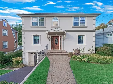33 Berkshire Rd, Yonkers, NY 10710