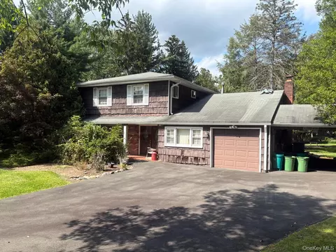 56 S Parker Dr, Ramapo, NY 10952