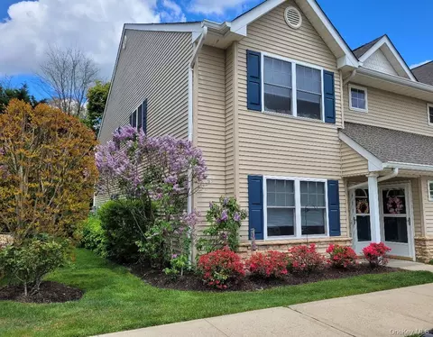 1 Morley Cir, Melville, NY 11747