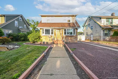 222 N Ocean Ave, Freeport, NY 11520