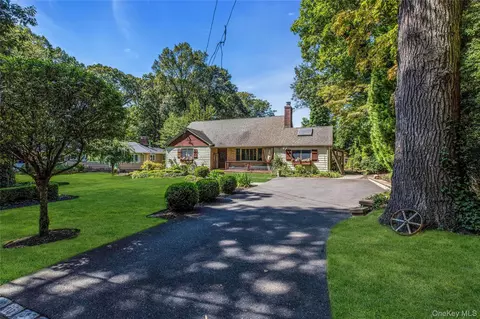15 Marbeth Cir, Miller Place, NY 11764