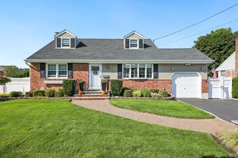 21 Eldridge St, East Northport, NY 11731