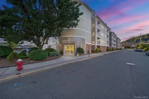 3 Cross St #302, Ramapo, NY 10901