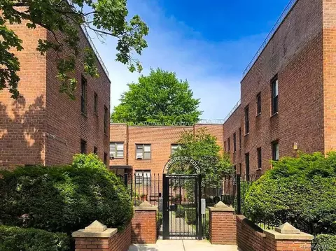 37-31 149th St #2M, Flushing, NY 11354