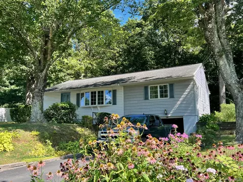 33 Windwood Dr, Newburgh, NY 12550