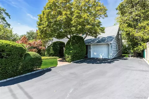 335 Smith St, Merrick, NY 11566