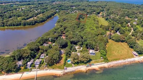 11100 Main Rd, Southold, NY 11939