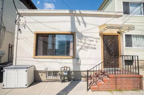 11907 14th Rd, New York, NY 11356