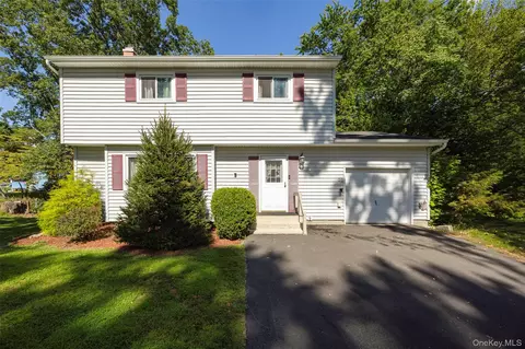 20 Jean Dr, Poughkeepsie, NY 12601