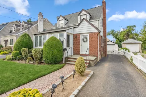 136 Madison St, Franklin Square, NY 11010