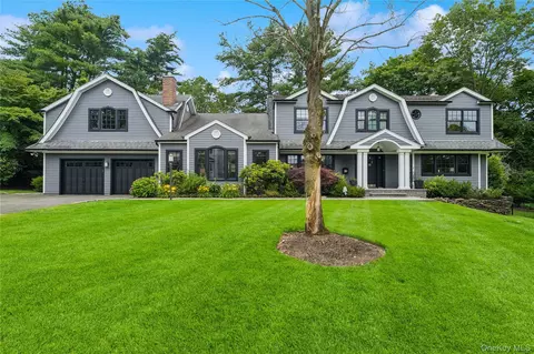 15 Flamingo Rd, North Hempstead, NY 11576
