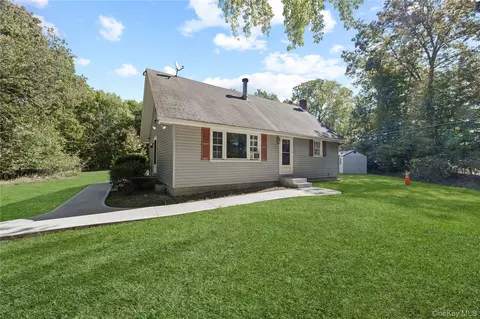 912 Wallkill Ave, Wallkill, NY 12589
