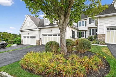 19 Turnberry Ct, Monroe, NY 10950