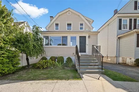7 Edgewater Pl, Larchmont, NY 10538