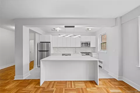 220 Pelham Rd #1K, New Rochelle, NY 10805