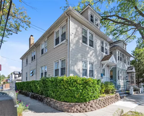 12401 9th Ave, College Point, NY 11356