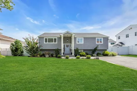 2777 Len Dr, Bellmore, NY 11710