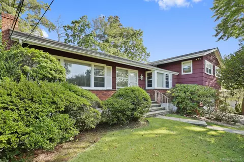 28 Hayhurst Rd, New Rochelle, NY 10804