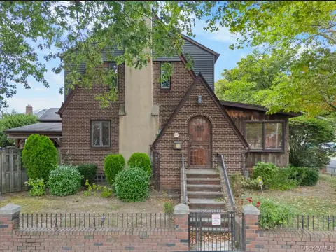 47-69 195th St, Flushing, NY 11358