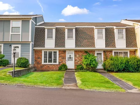 39 Sunny Brook Cir, Lloyd, NY 12528