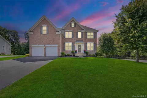 6 Sandlewood Cir, East Fishkill, NY 12533