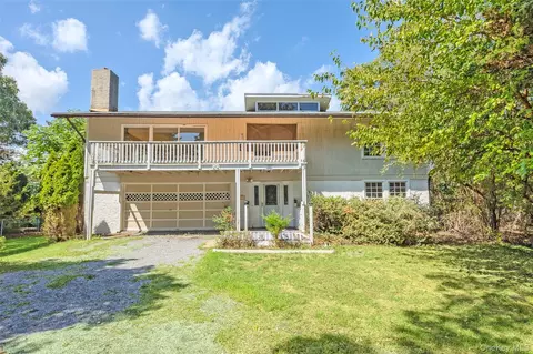 3 Beach Plum Dr, Northport, NY 11768