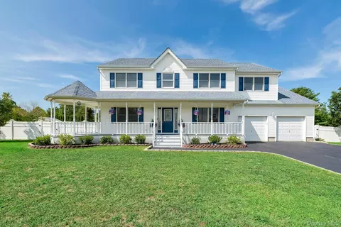 60 May Dr, Calverton, NY 11933
