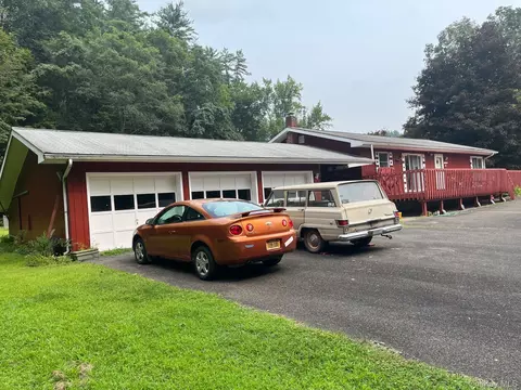 116 Nissenbaum Dr, Spring Glen, NY 12483