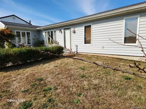 53 Drake Ave, Bellport, NY 11713