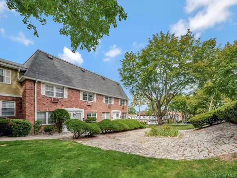 155 Parkside Dr, Ramapo, NY 10901