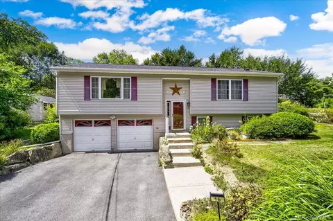 16 Overlin Rd, Patterson, NY 12563