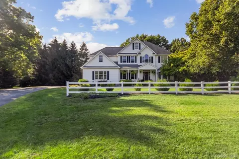 17 High Goal Ln, Beacon, NY 12508