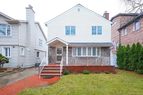 75-59 195th St, Fresh Meadows, NY 11366