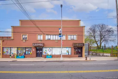 7252 Metropolitan Ave #3C, New York, NY 11379