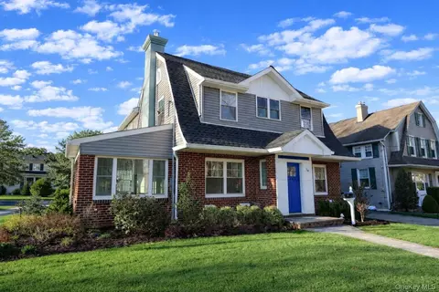78 Ontario Rd, North Hempstead, NY 11001