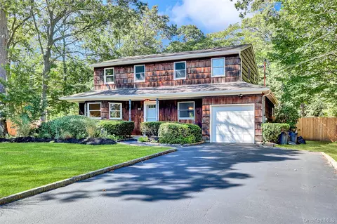 29 Cedar St, Centereach, NY 11720
