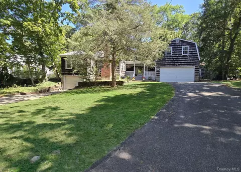 7 Woodhull Landing Rd, Sound Beach, NY 11789