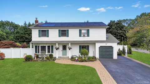 5 Montclair St, Port Jefferson Station, NY 11776
