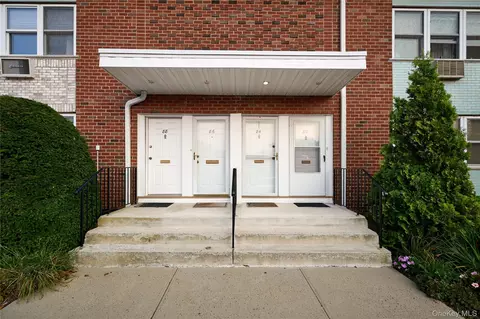 86 Farber Dr #86, Babylon, NY 11704