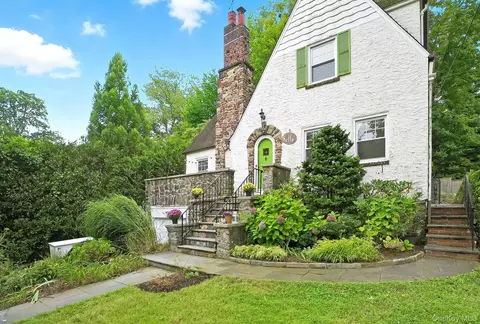 11 Virginia Pl, Larchmont, NY 10538