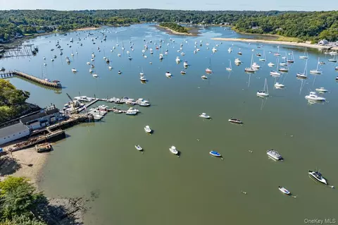 2 Bayview Ter, Northport, NY 11768